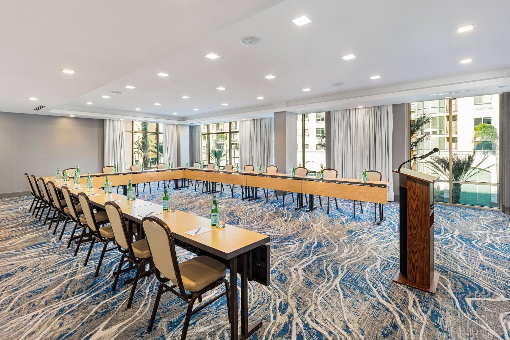 Courtyard By Marriott Los Angeles Монтерей Парк Екстериор снимка